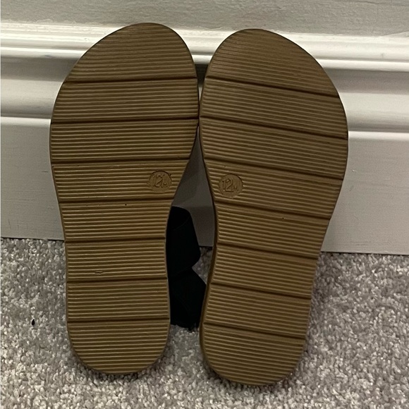 NEW GIRLS SANDALS - SIZE 12 - Picture 3 of 3